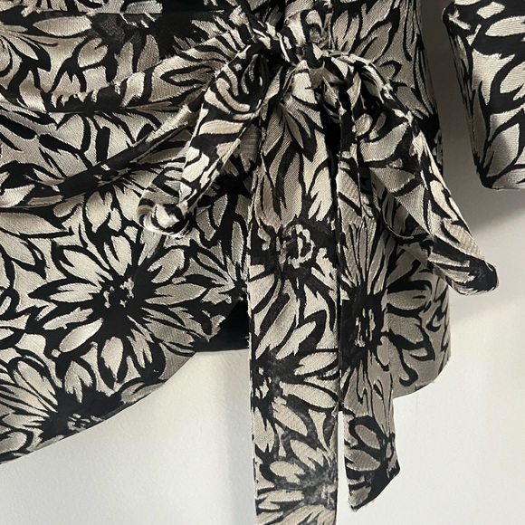 Alex Evenings Jacket Silver and Black Floral Waist Tie Top. Size L - Picture 2 of 12
